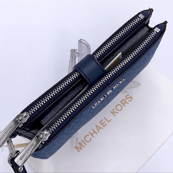 MICHAEL KORS LARGE DOUBLE ZIP WRISTLET DK CHAMBRAY - Picture 1 of 15